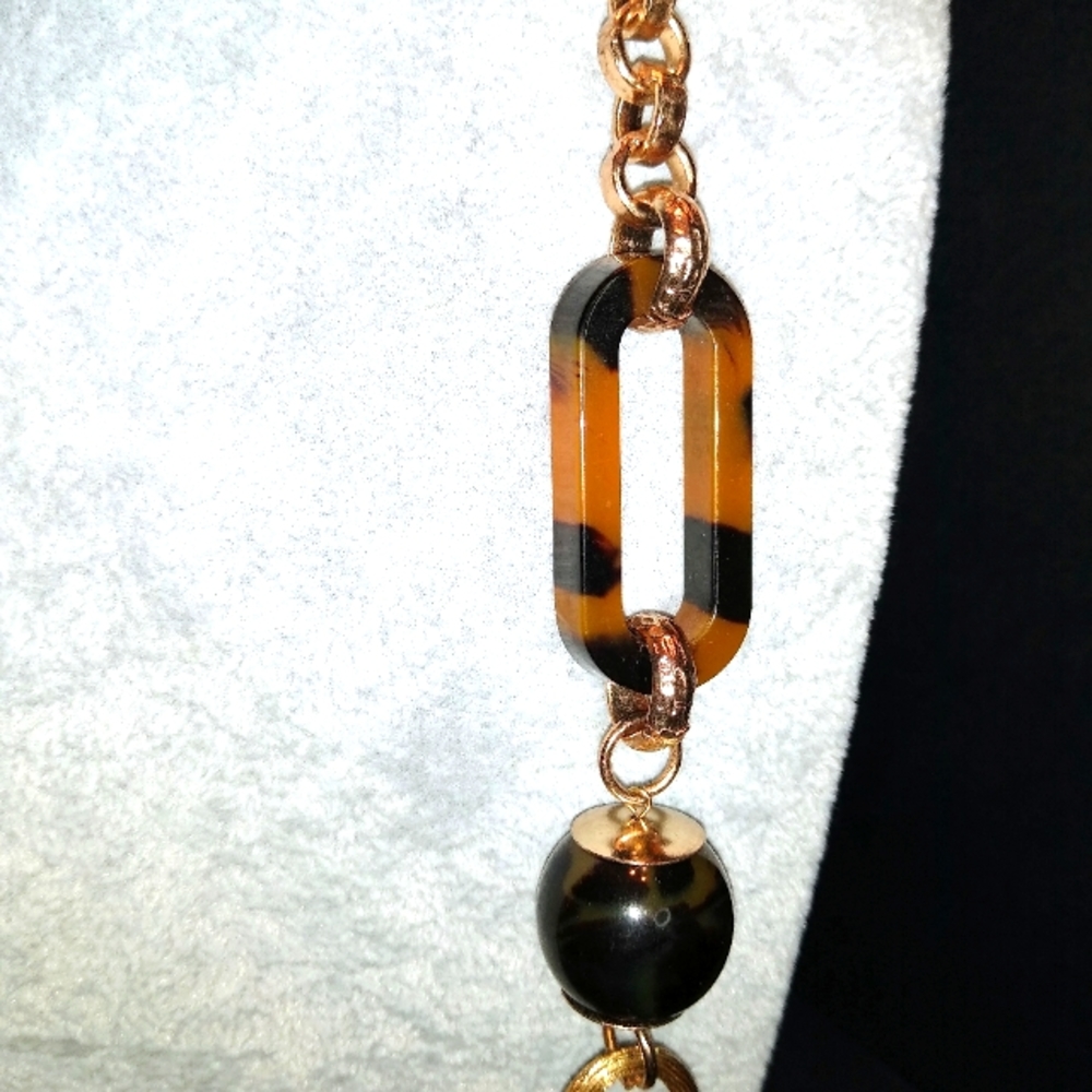 Beautiful Tortoise Shell Necklace - Picture 2 of 4
